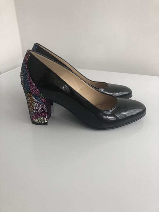 Pantofi piele lac negri