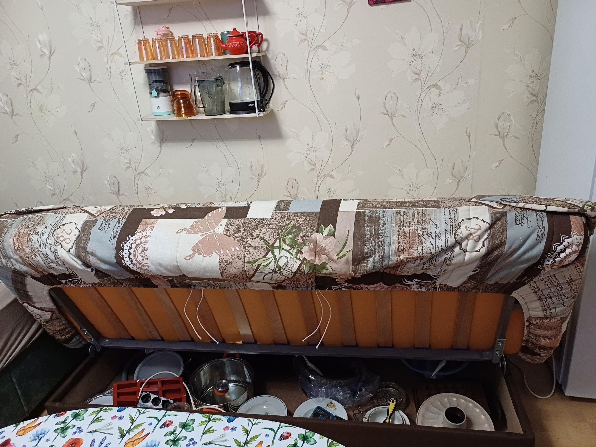 Диван клик клак .
