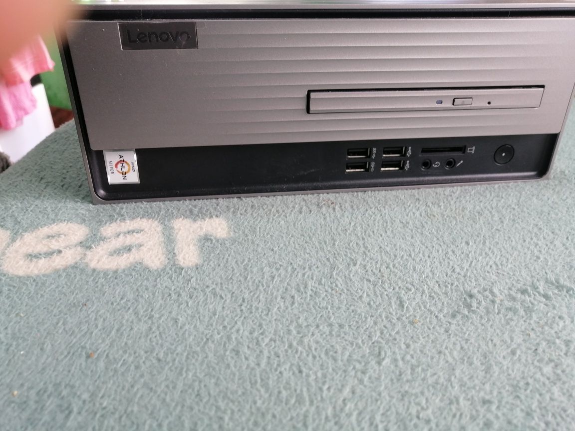 Vând unitate lenovo