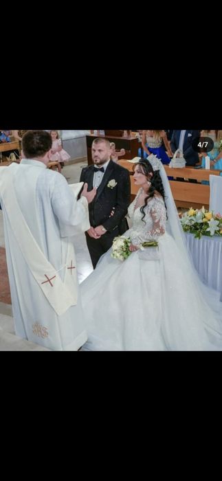 Vând rochie mireasa si costum mire.