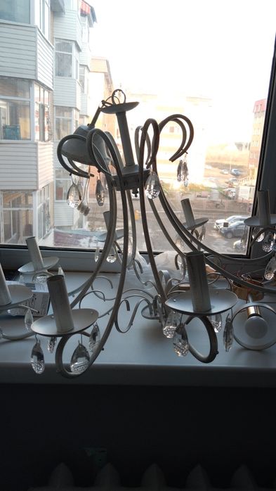 Люстра в хорошем состоянии