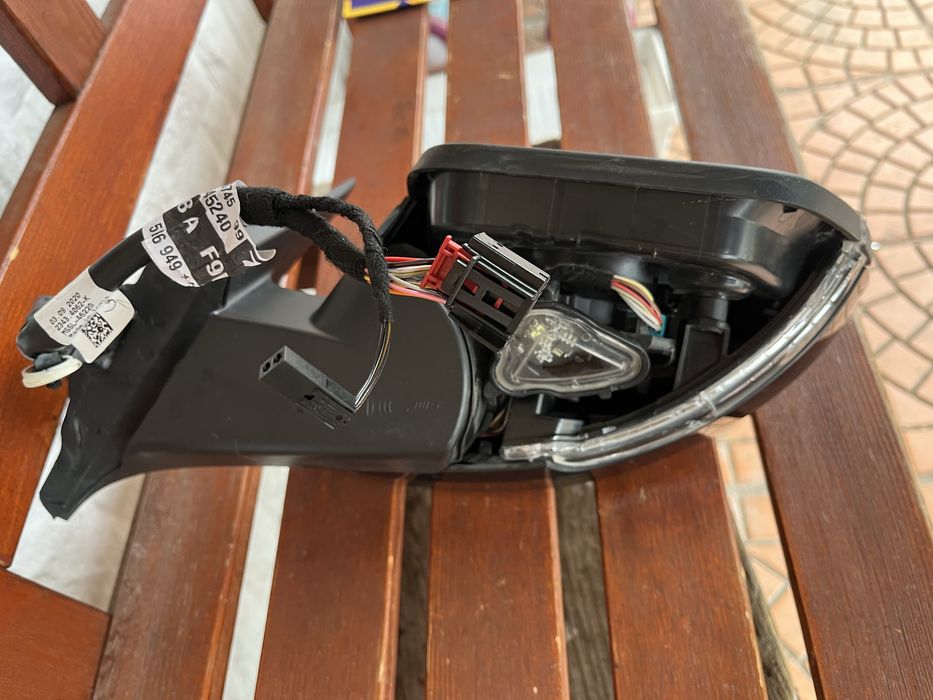 Огледало за Skoda Octavia 4