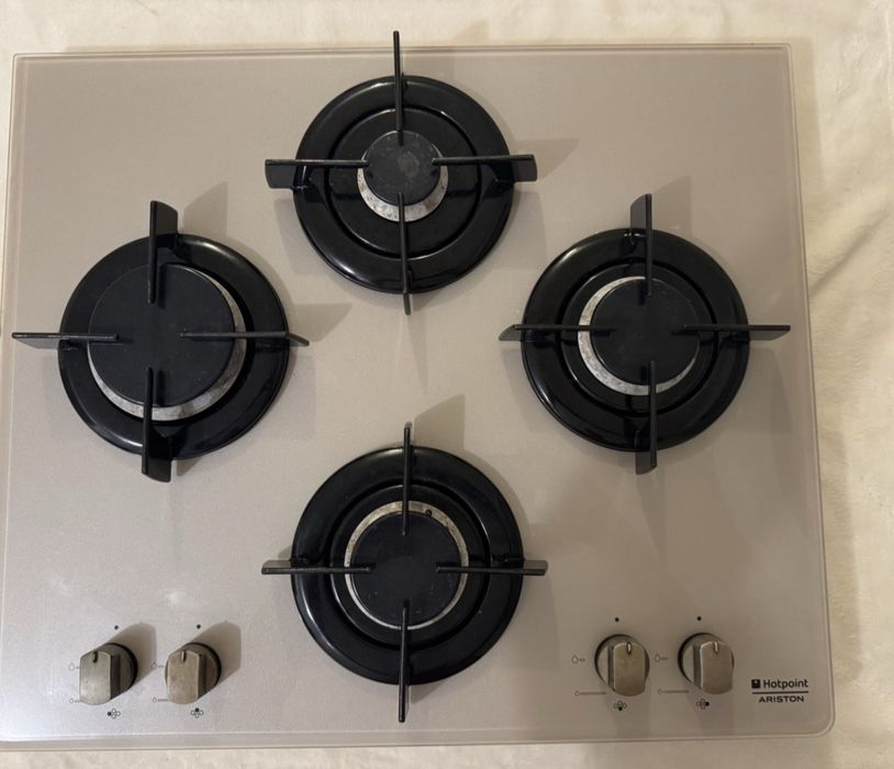 Plita pe gaz crem din sticla