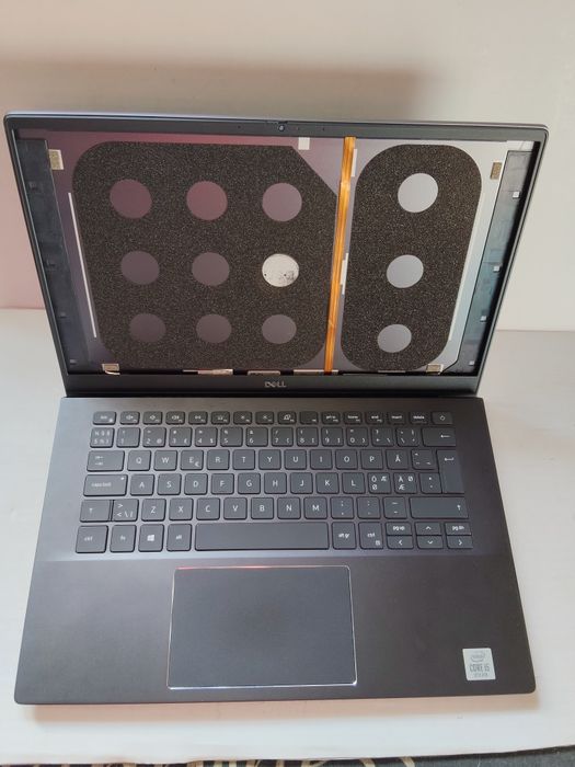 Laptopuri incomplete pentru componente