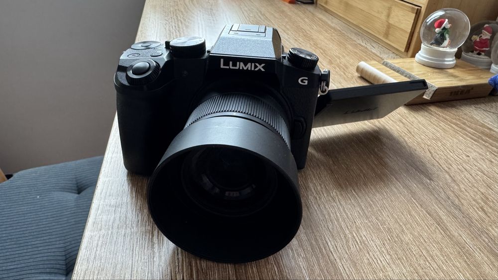 Продавам Lumix G7 с  обектив 12-60мм.