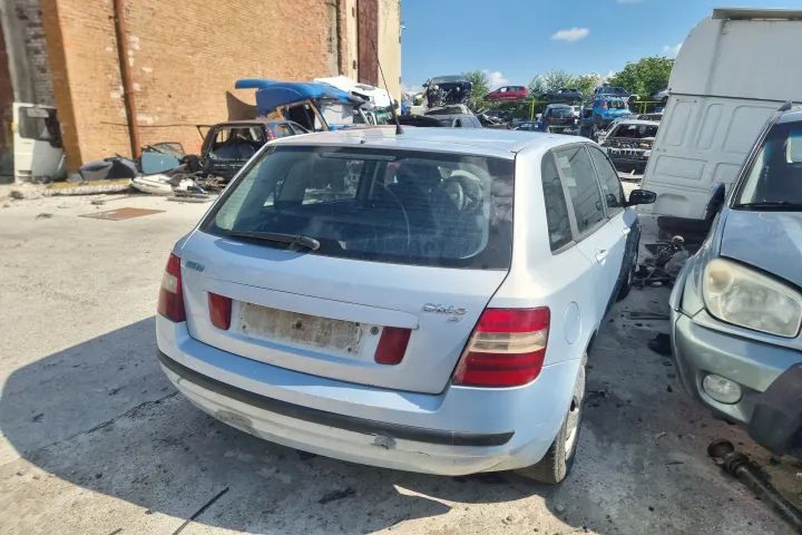 capota bara fata spate armatura grila far stanga dreapta haion portbagaj plansa bord caseta de directie motoras stergatoare chit pornire  broasca stanga dreapta fata spate  Fiat Stilo motor 1.6 benzina 182B6000   dezmembrez