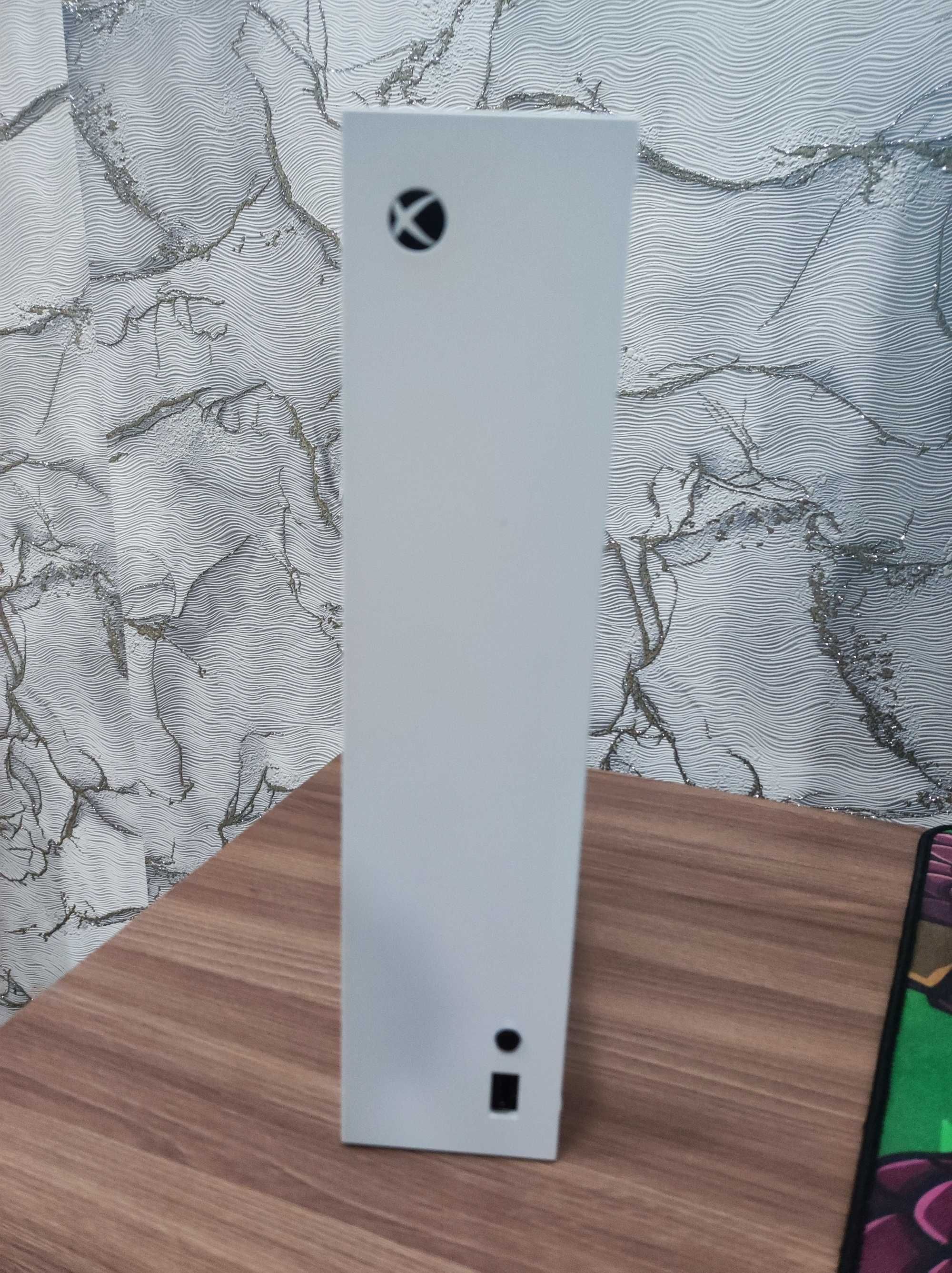 Продам Xbox Series S