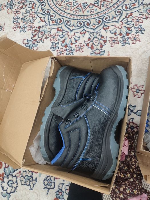 Продам спец ботинки