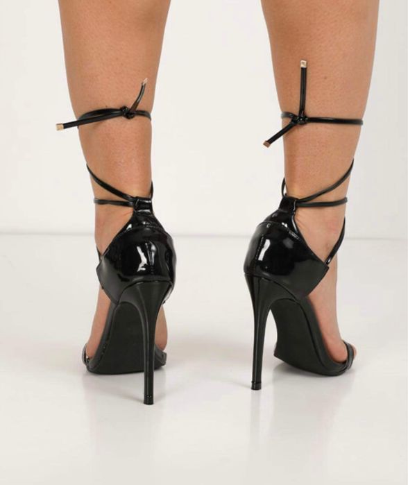 Дамски черни сандали с връзки