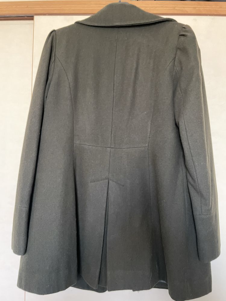Дамско палто на марката Guess