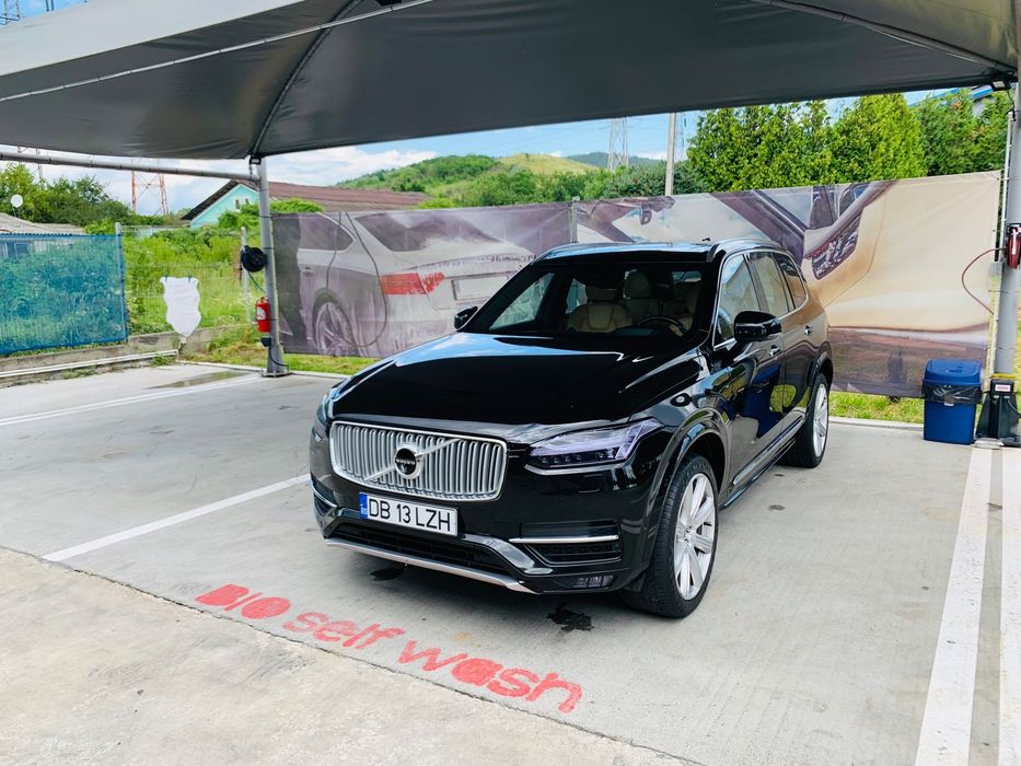 Volvo XC 90 Mașina este foarte îngrijită nu necesita nici un fel de intervenție .