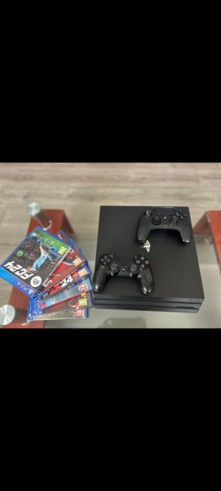 PS4 PRO cu jocuri incluse • Stare excelentă • Ideal de Crăciun