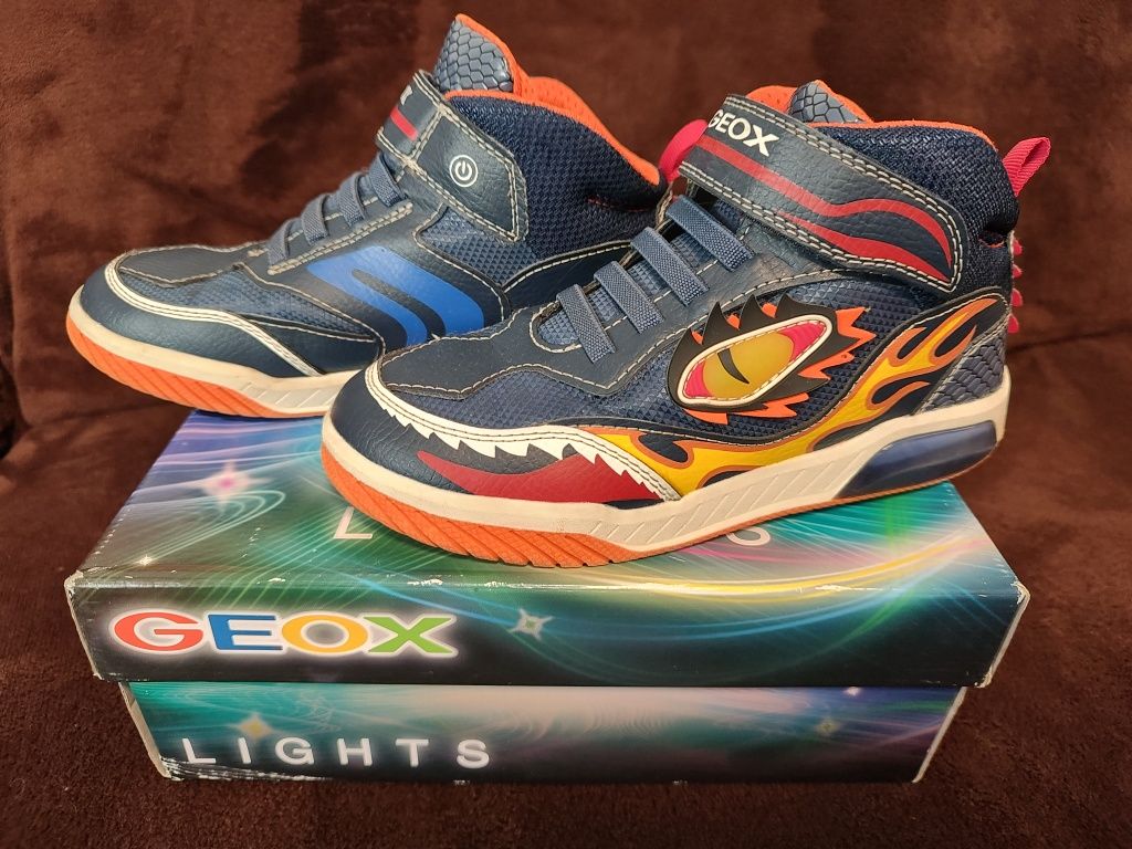 Светещи обувки Geox Inek 34