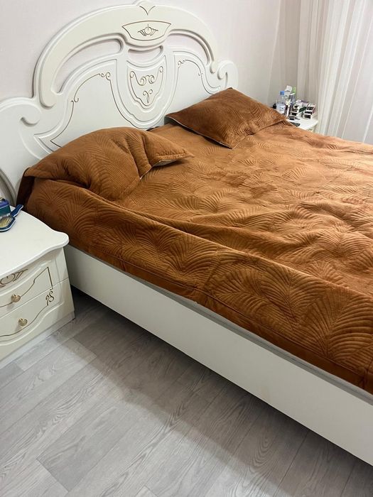 Продам 2-х  спальную кровать с матрасом