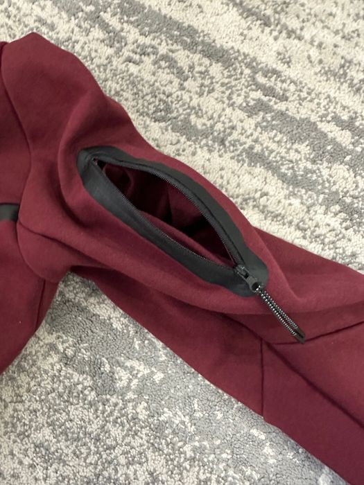 nike tech fleece цвят бордо