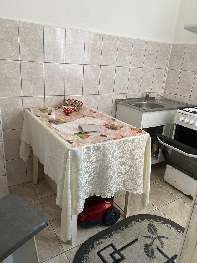 Garsoniera cu debara si garaj de vanzare