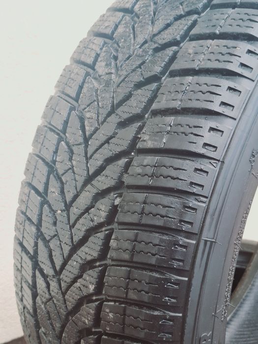 Set 4 anvelope iarna 205 50 17 93v xl dot 2022