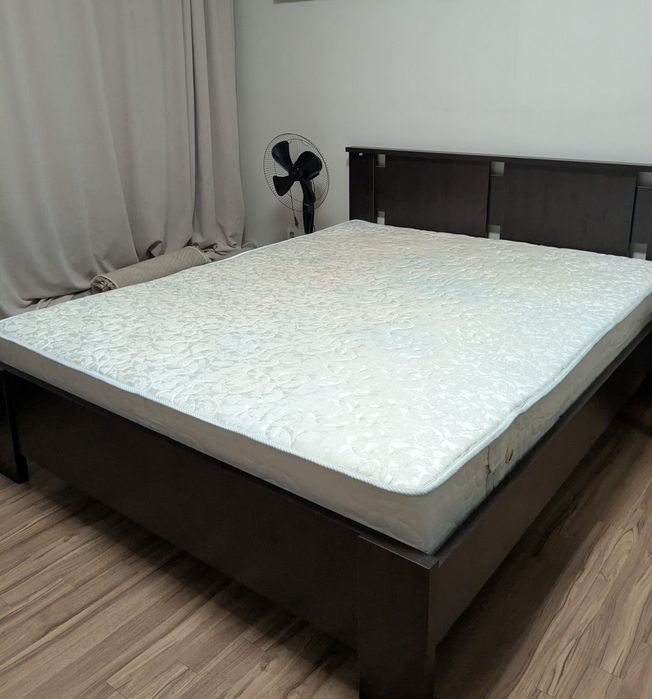 Кровать с матрасом 160х200