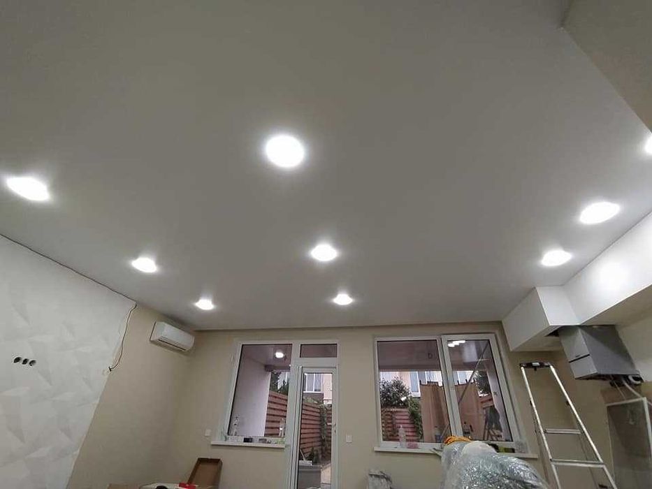 Монтажници на опънати тавани