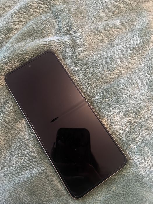 Samsung galaxy Z flip 4
