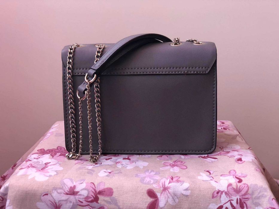 Оригинална чанта Guess