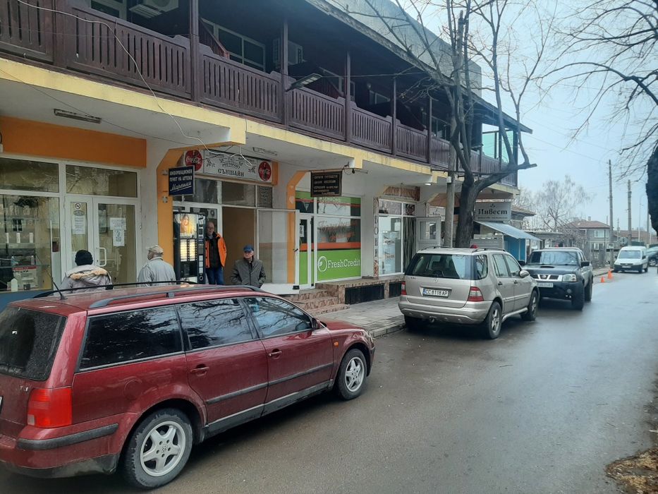 Под наем помещение за магазин,офис, фризьорски салон, топ център .