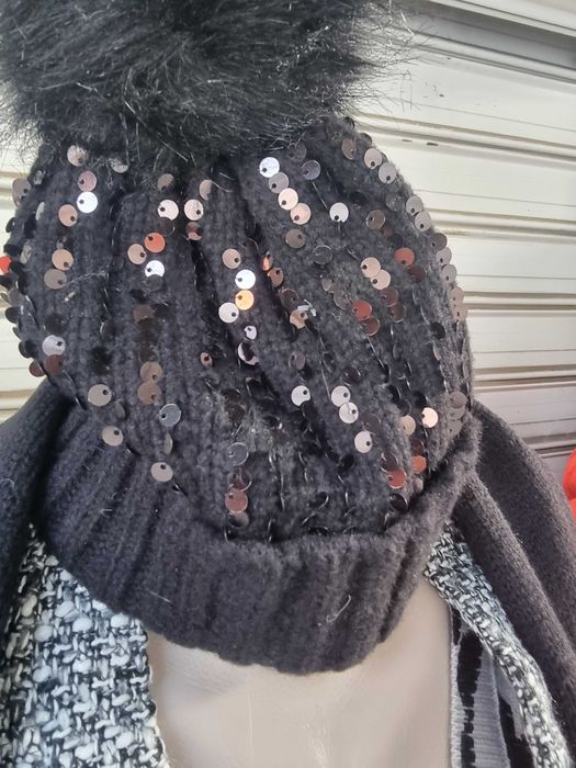 Комплект шал и шапка .