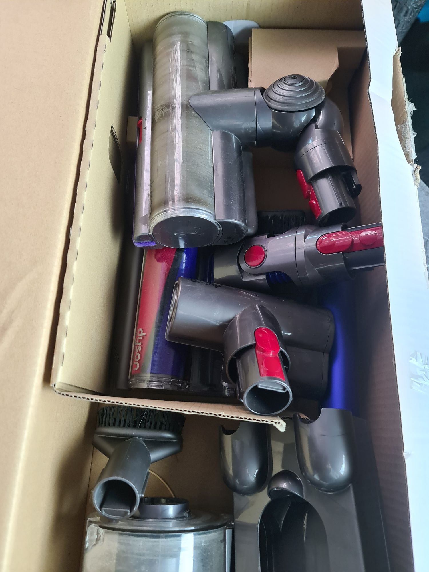 Вертикальный беспроводной пылесос Dyson V11 Absolute