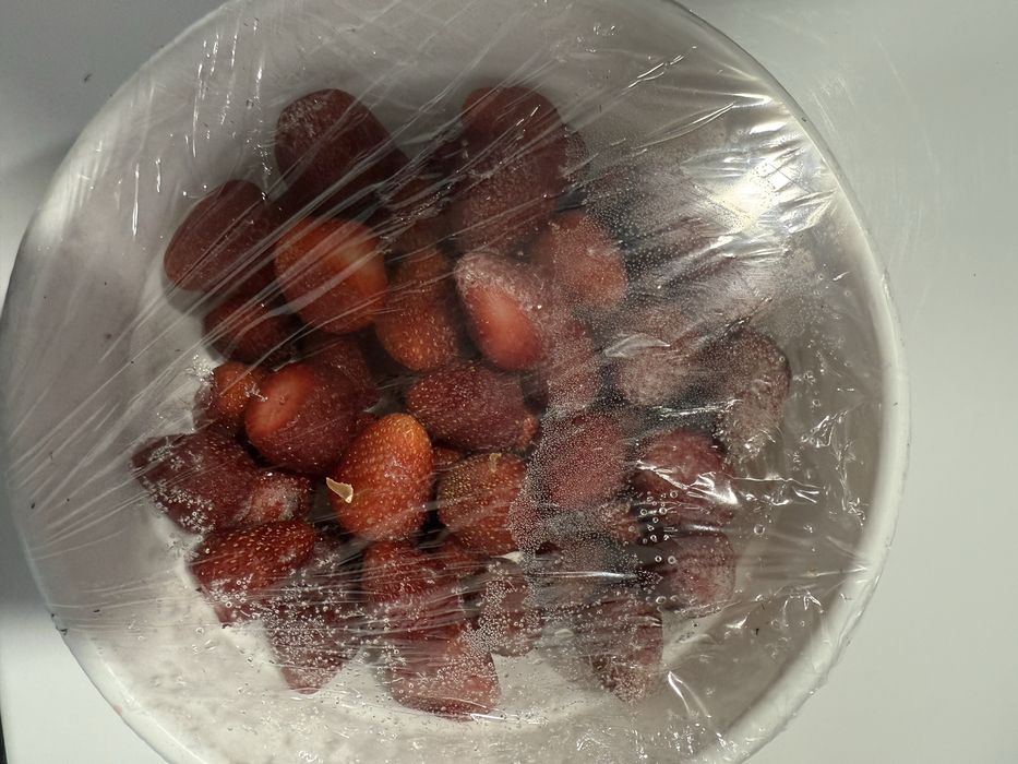 Замороженная очишенная клубника. Пюре клубники