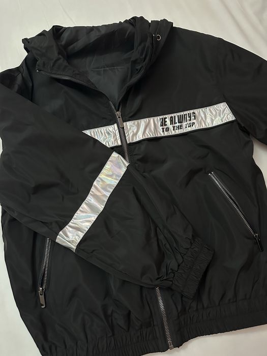 Дамско яде тип ветровка