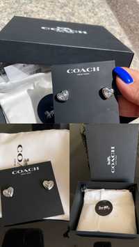 Гвоздики пусеты COACH