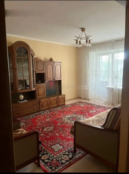 Продаётся 2 комн квартира Революция