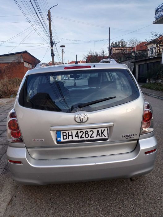 Продавам тойота Корола версо
