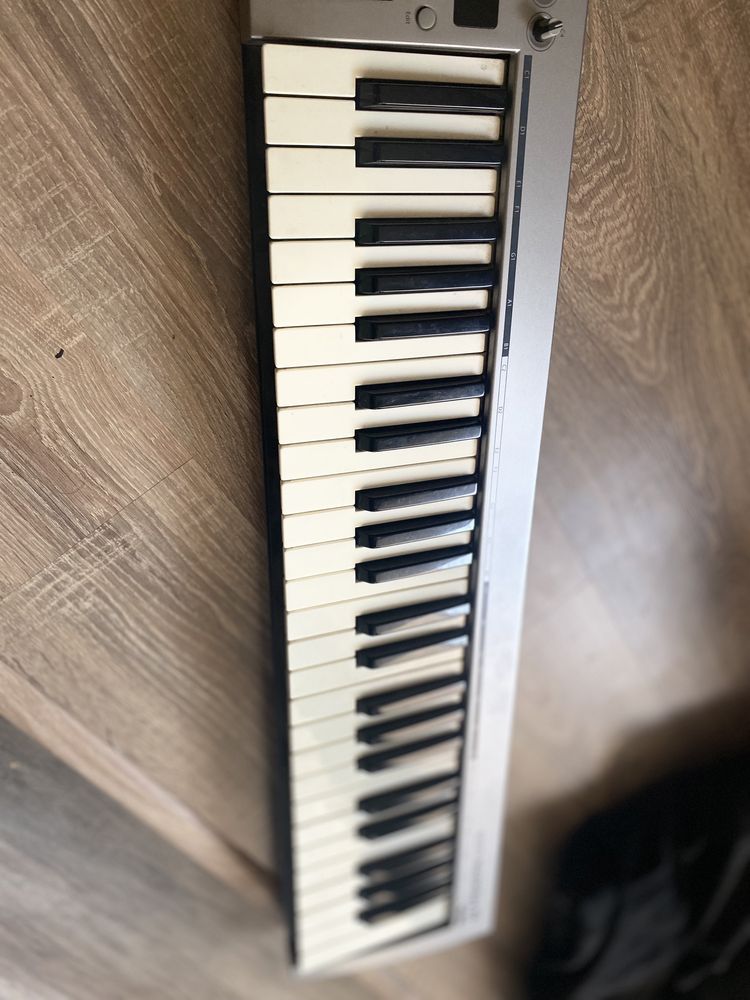 Midi клавиатура/пиано/клавир