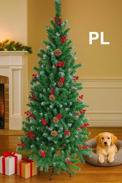 Коледна елха с червени плодчета