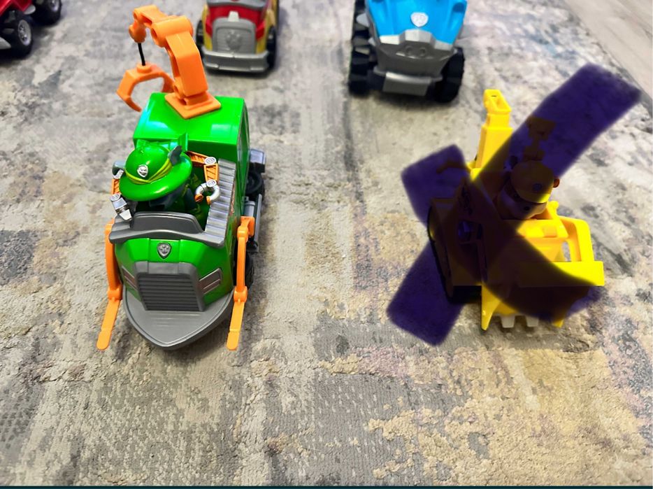 Vand vehicule Paw Patrol Patrula catelusilor , 6 modele .