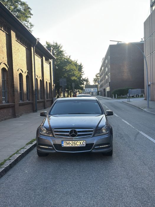 Vand sau schimb merdeces c220