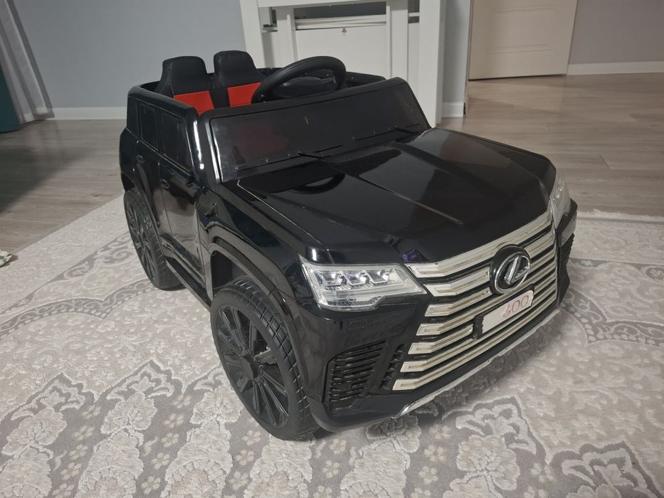 Продам автомобиль детский