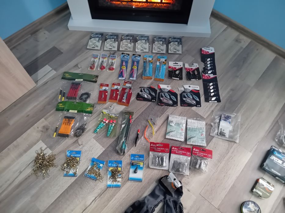 Vând diverse produse pentru pescuit - noi, cu eticheta