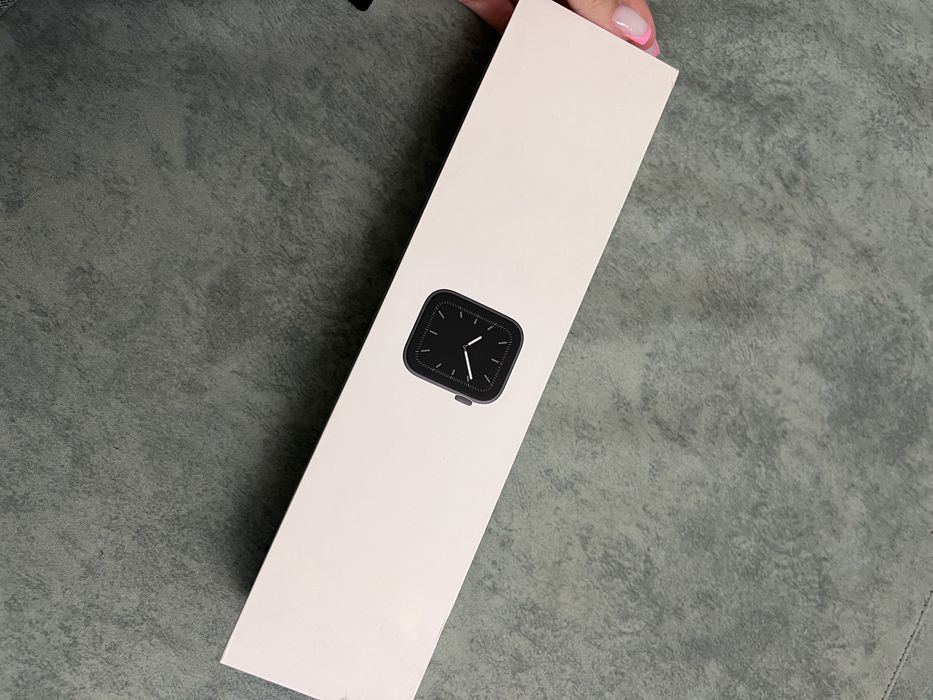 Продам часы apple watch 5, 44 оригинал