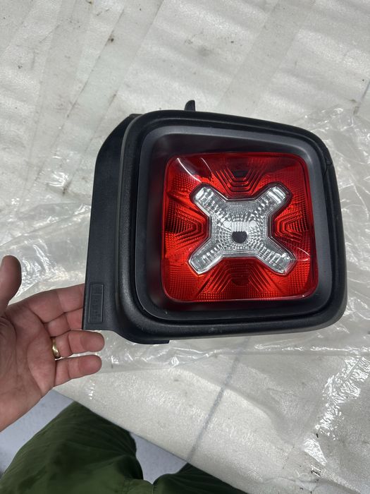 Stop dreapta jeep renegade.