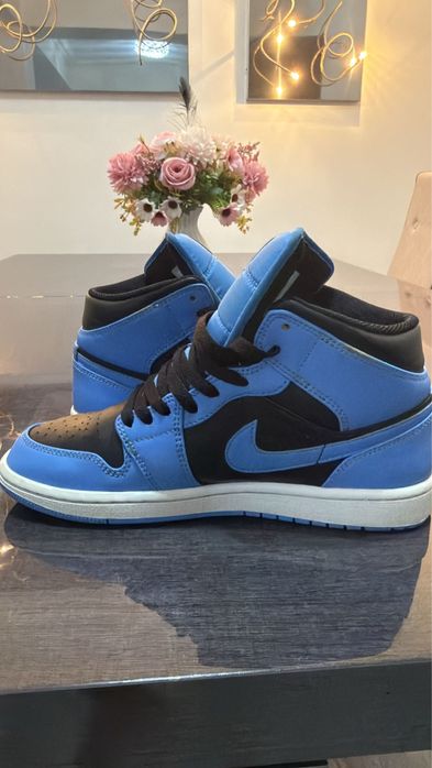 Jordan 1 mid university blue