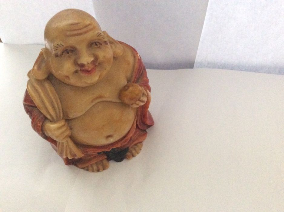 Statueta Buddha fericit si aducator de bogatie