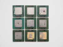 Lot de 9 procesoare Intel: 8 Celeron și 1 Pentium III, CPU retro