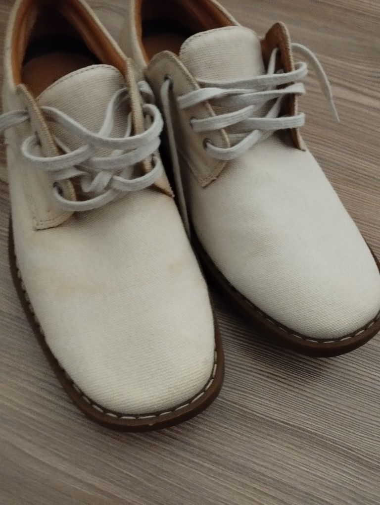 Pantofi piele și textil pentru bărbați.