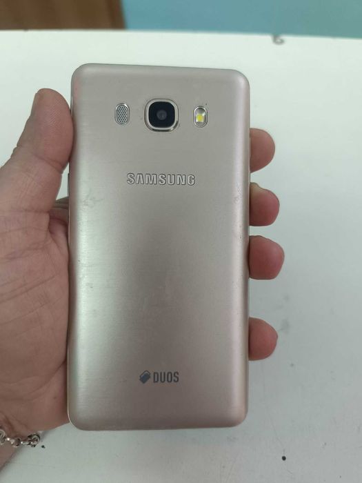 Продам смартфон Samsung J5 все работает, все приложения работают