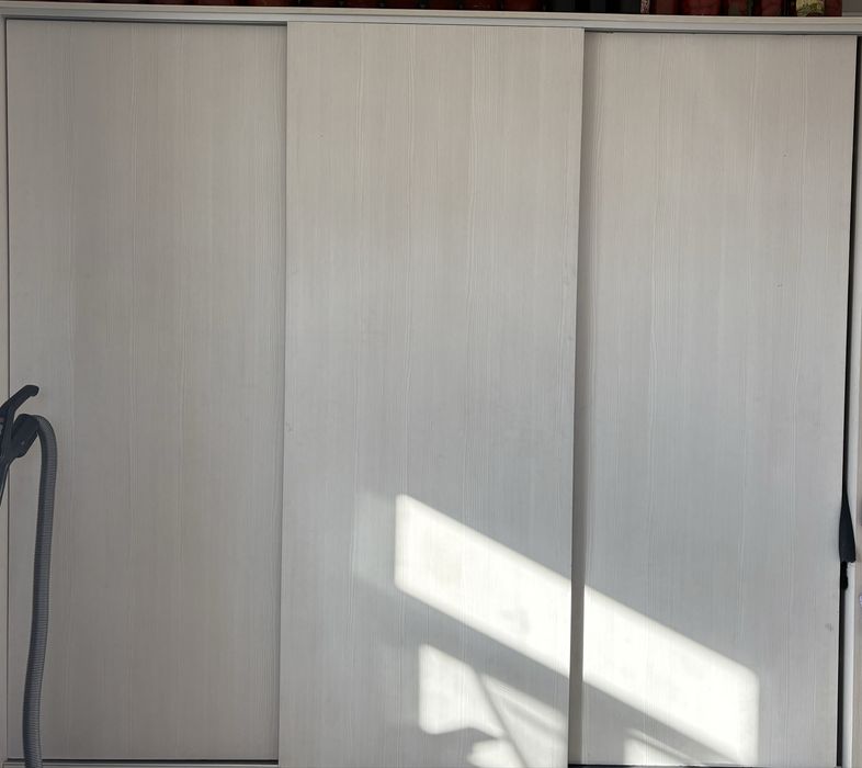 Продам шкаф купейный дверей