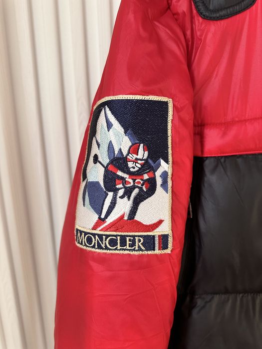 Продавам мъжко яке Moncler