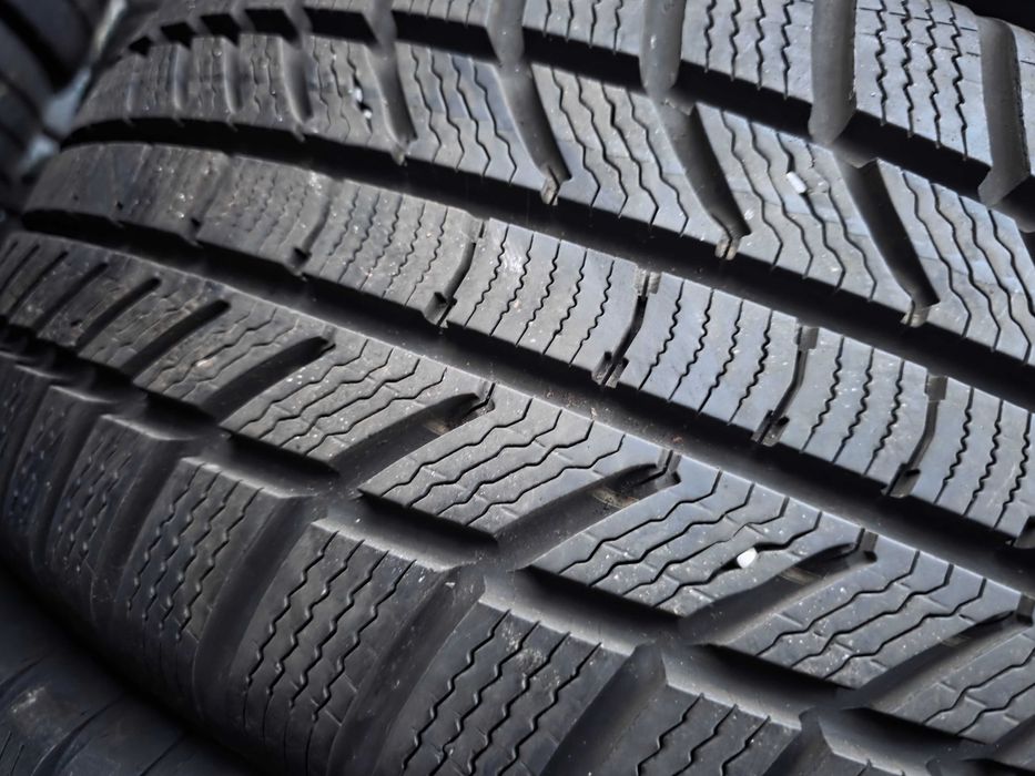 2бр Като нови зимни гуми 235 55 17 - Continental - DOT 2022