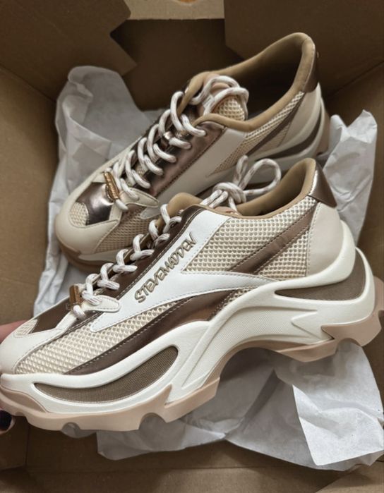 Vand adidasi Steve Madden